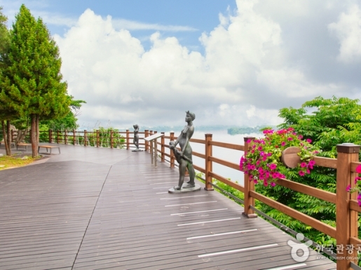 ���� ����4